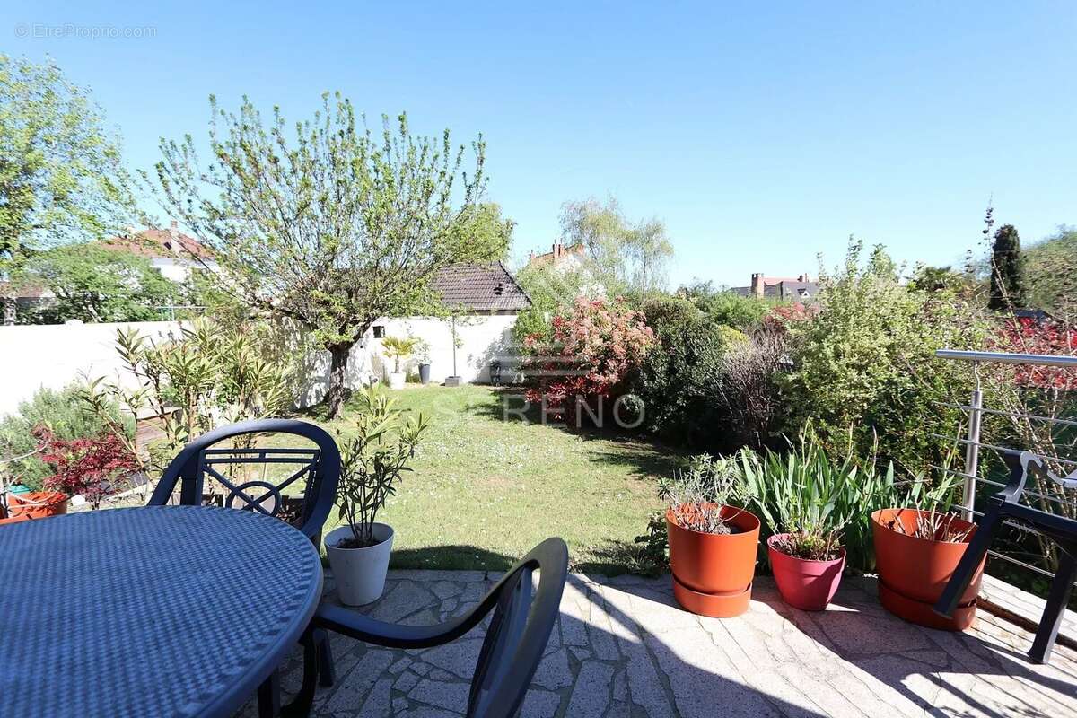 Maison à CHAMPS-SUR-MARNE