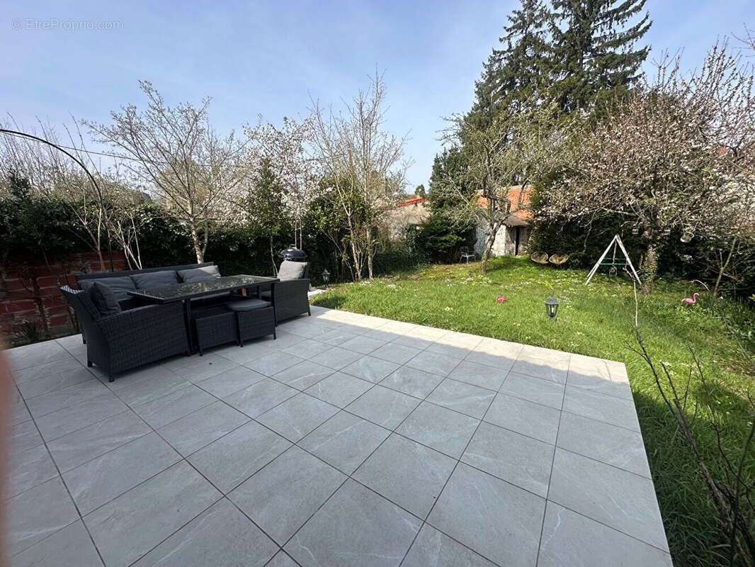 Maison à VERRIERES-LE-BUISSON