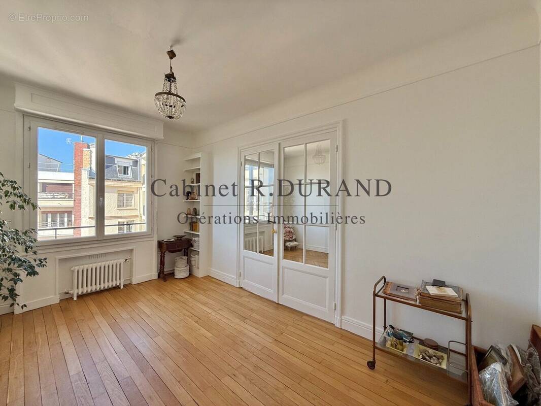 Appartement à LA GARENNE-COLOMBES