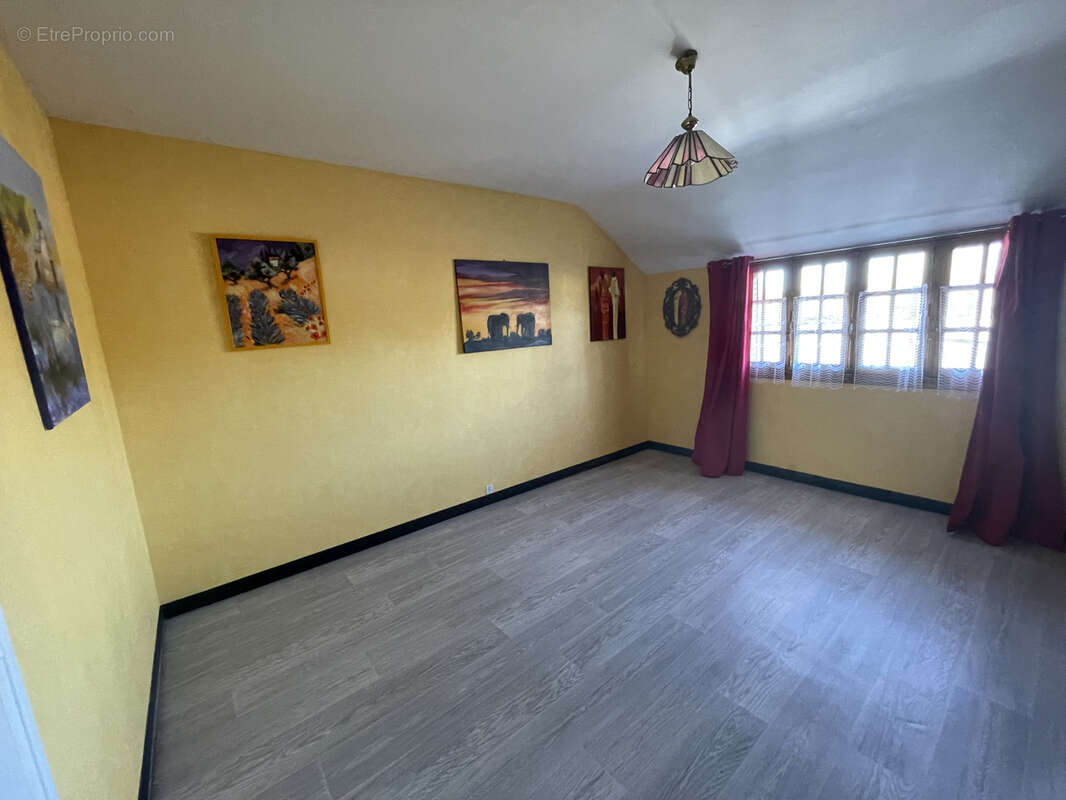 Maison de bourg, 5 chambres et terrain - photo 4