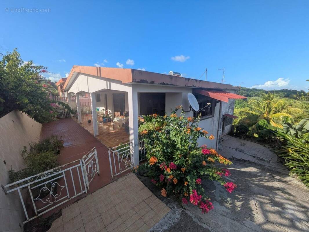 Photo 1 - Maison à SAINT-ESPRIT
