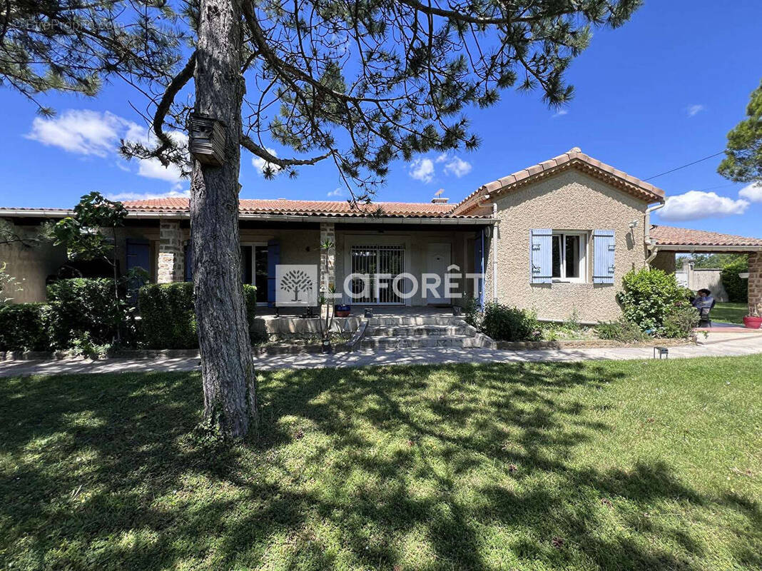 Maison à ENTRAIGUES-SUR-LA-SORGUE