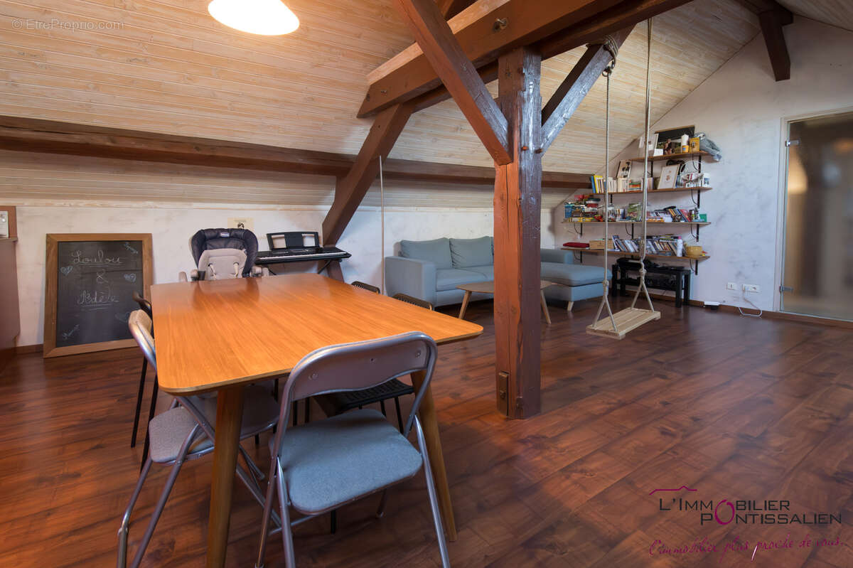 Pontarlier - centre ville : appartement atypique de type 2 avec cave - photo 13