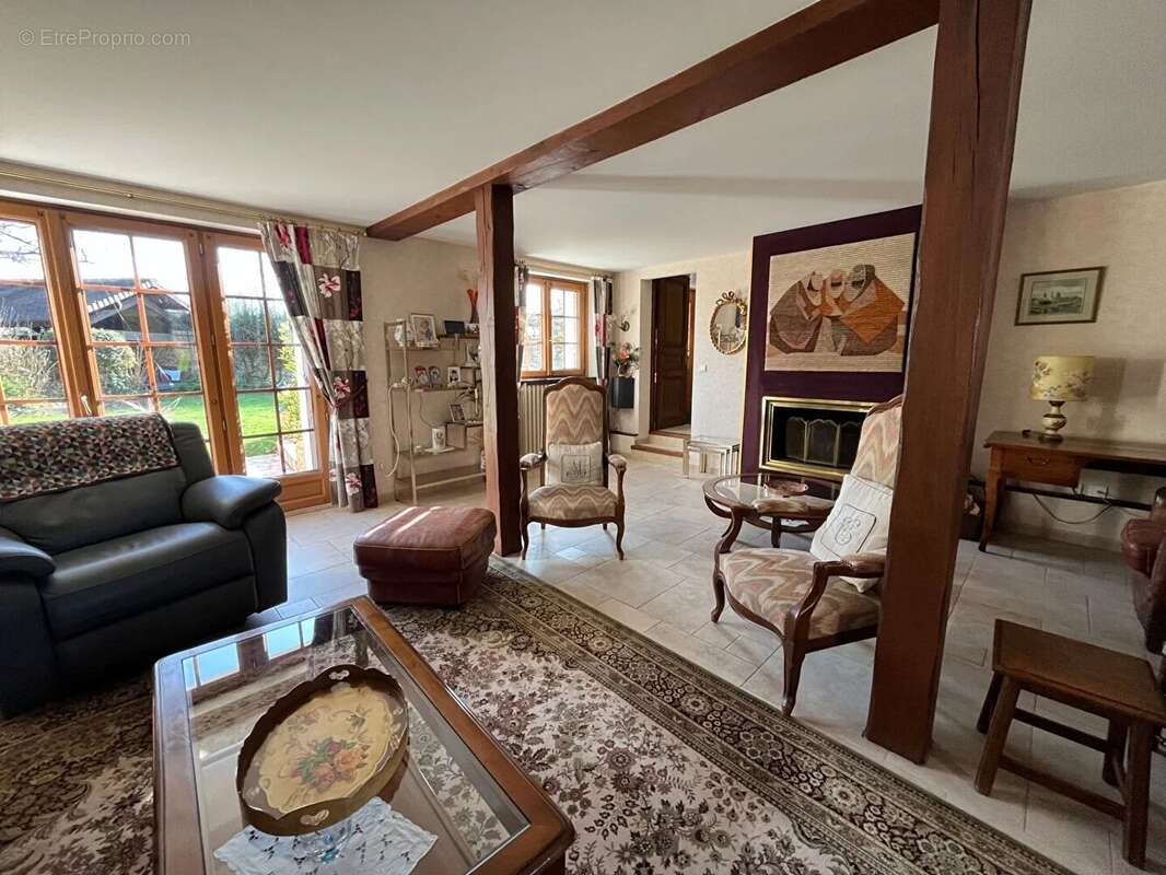 Maison à LES MESNULS