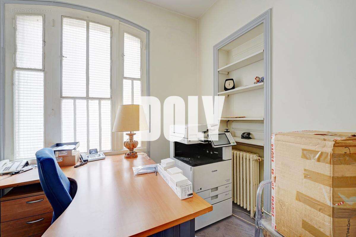 Commerce à PARIS-16E