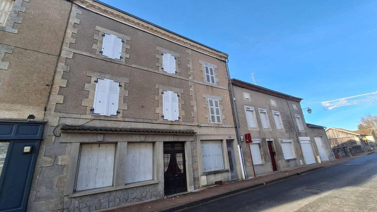 Maison à PIEGUT-PLUVIERS
