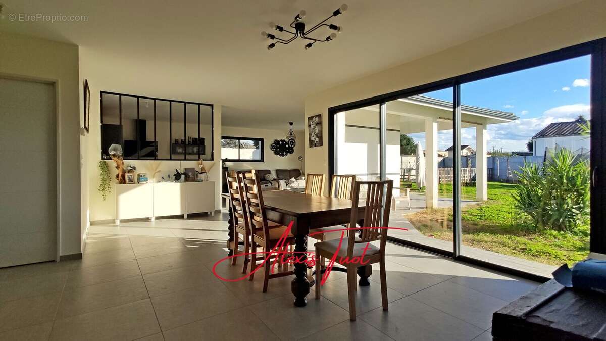 Maison à AMBARES-ET-LAGRAVE