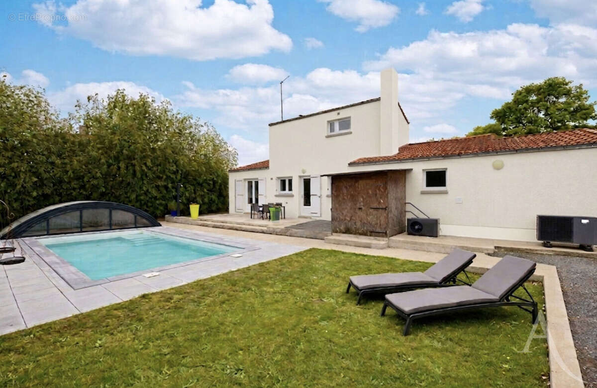 Maison à CUGAND