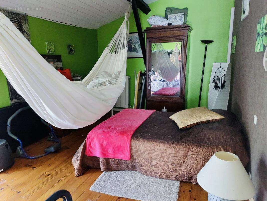 Maison à MAS-SAINTES-PUELLES