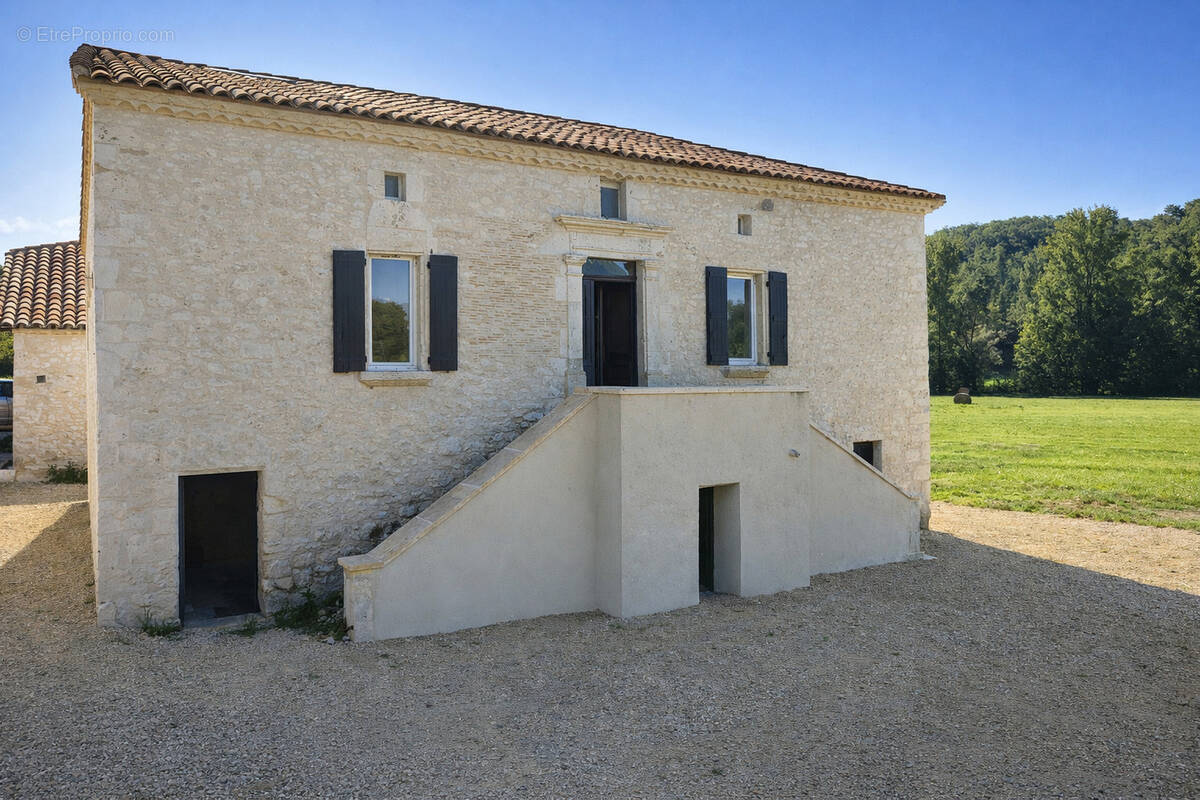 Maison à MONTAIGU-DE-QUERCY