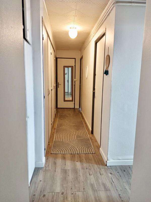 Magnifique appartement spacieux T5 de 83 m² au second étage sans ascenseur avec balcon et cave - photo 5
