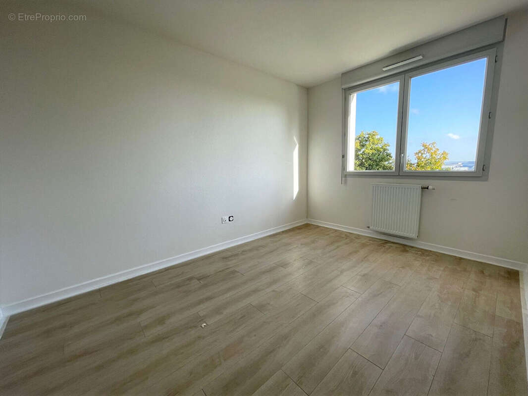 Appartement Cornebarrieu 4 pièces 84m² + 19m² de terrasse + 2 Parking sous-sol ! CORNEBARRIEU - photo 5