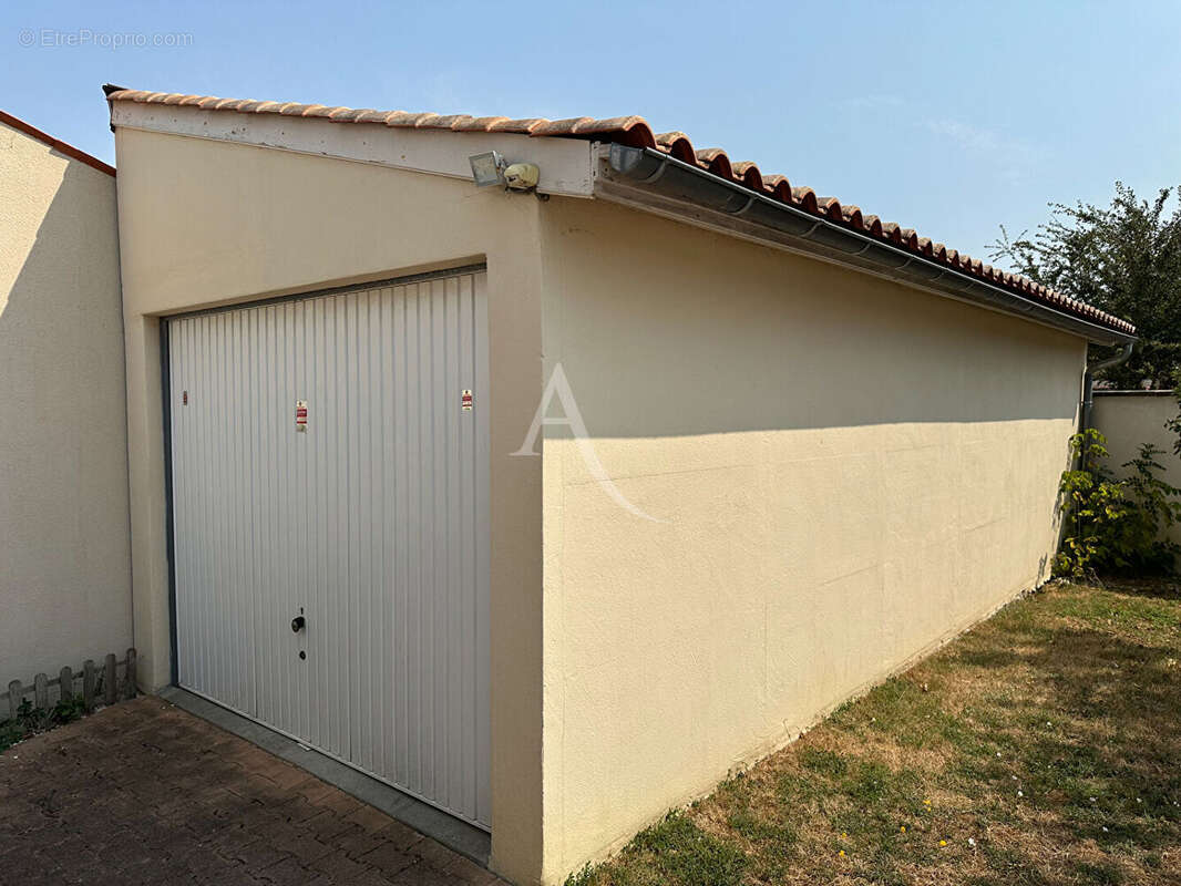 Maison de plain-pied avec garage , Confort et fonctionnalité - photo 10