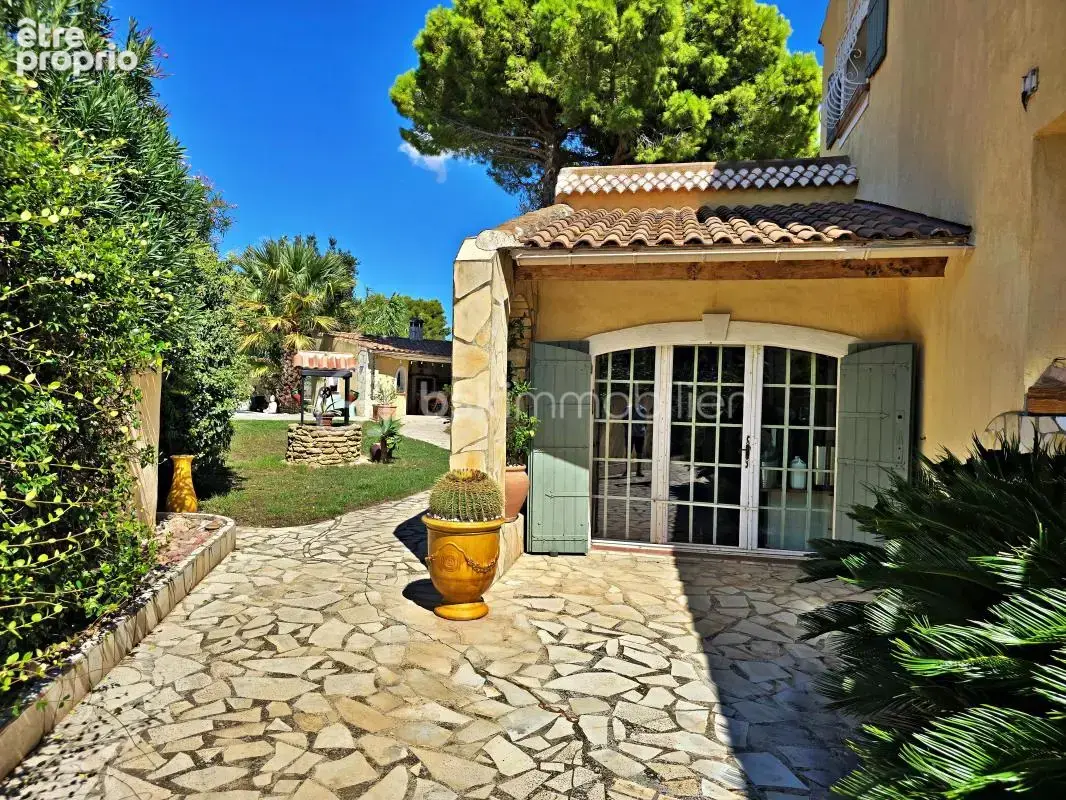 A saisir, Quartier recherché de St Jean – Maison d'Architecte 5 pièces, 3 chambres – 140 m² - Terrain 895m² - Annexes, cuisine d - photo 16