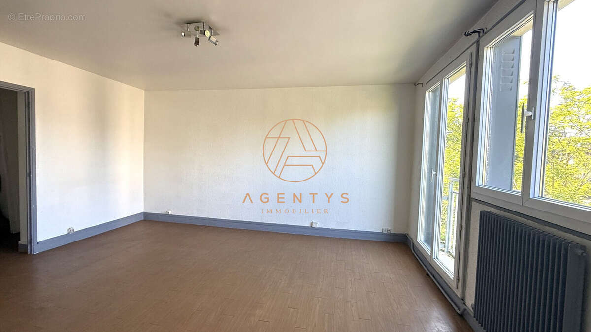 Appartement à LE PLESSIS-TREVISE