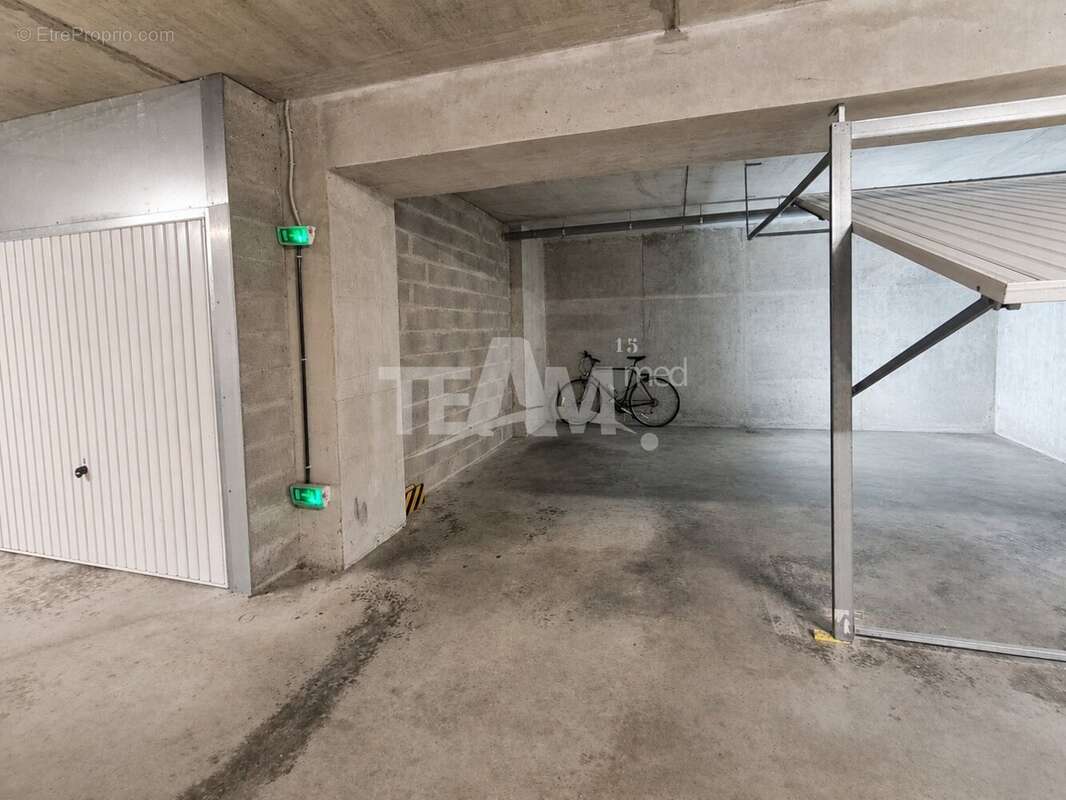 Sète  t3 avec terrasse, vue dégagée et parking - photo 12
