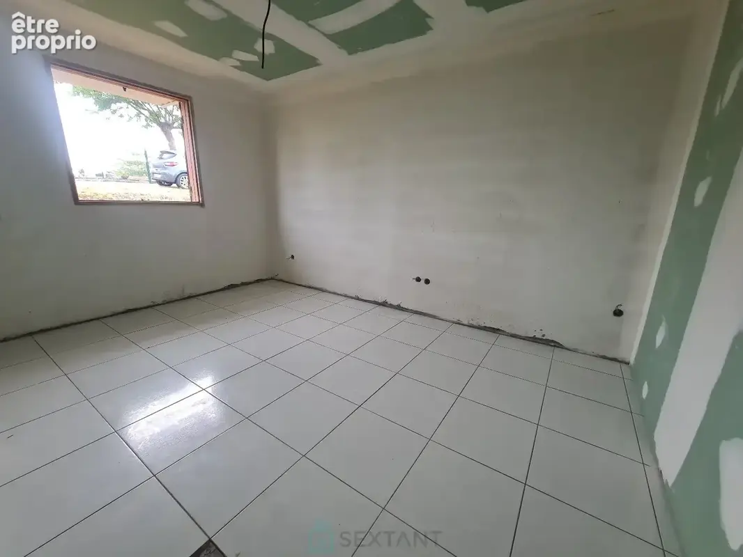 Maison inachevée de 92 m² à Le Moule sur un terrain de 900 m² - photo 7