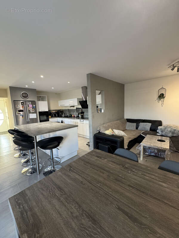 Appartement à VEAUCHE