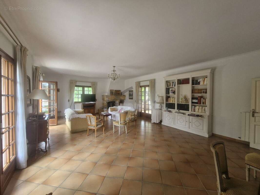 Maison à SAINT-CLEMENT-DE-RIVIERE
