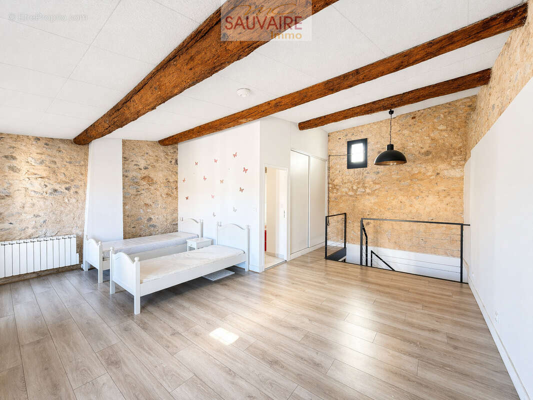 Maison à SAINT-LAURENT-DE-LA-SALANQUE