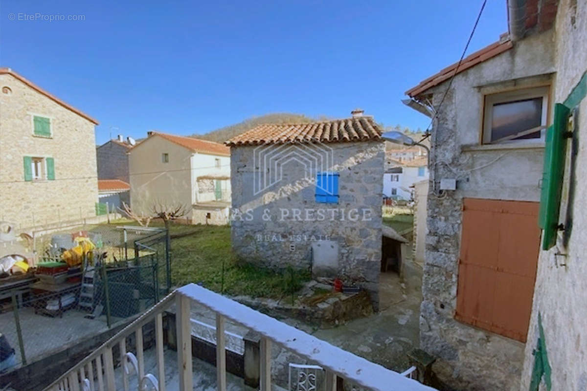 Maison à SAINT-LAURENT-DE-CERDANS