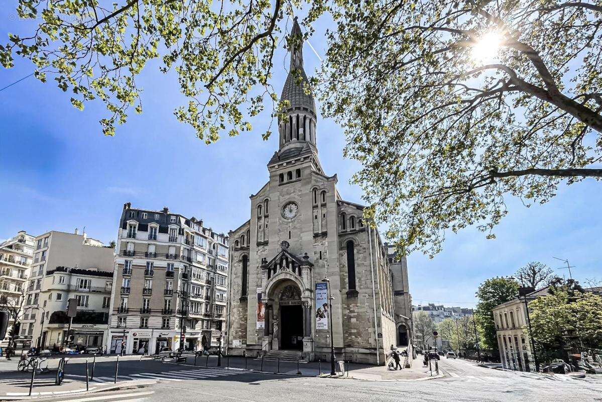 Parking à PARIS-16E