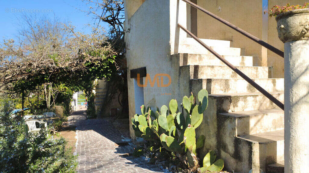 Maison à SAINT-ANTONIN-DU-VAR