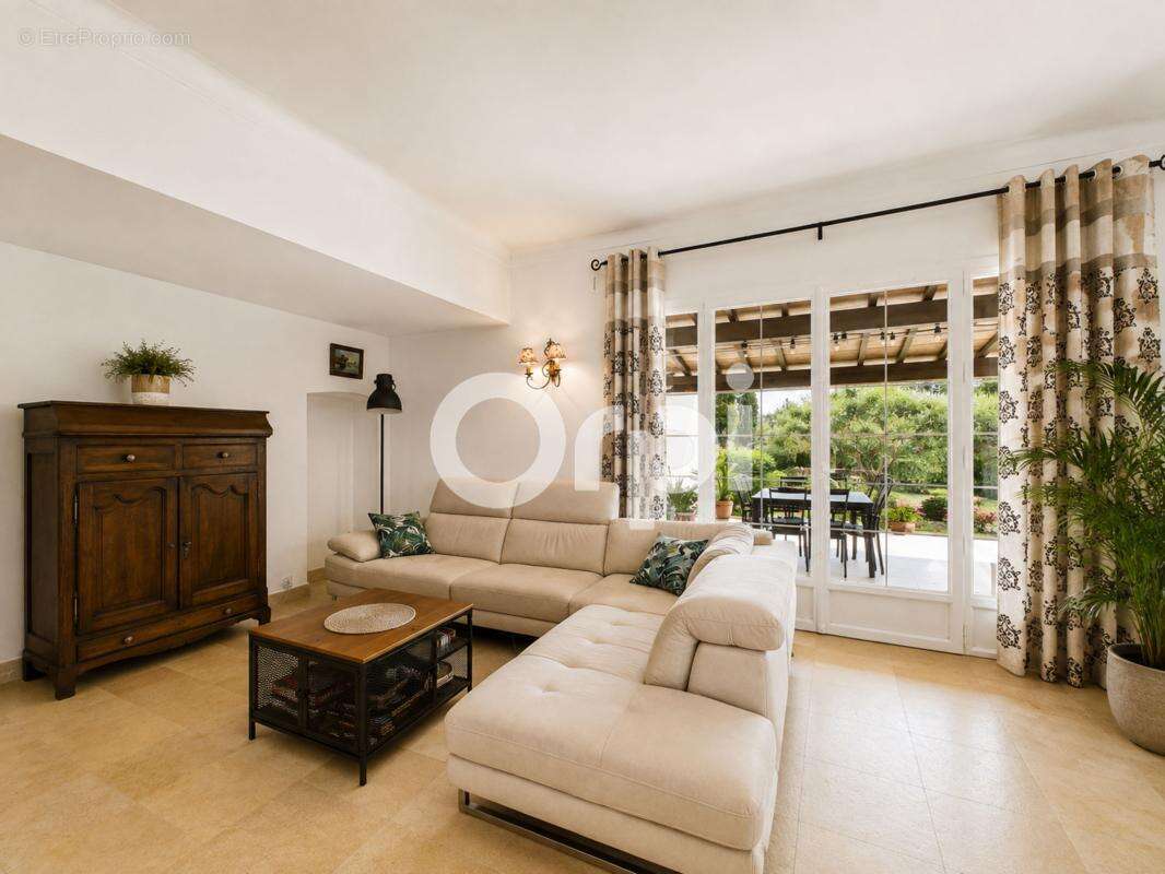 Double garage - hyper calme - grand terrain plat - piscine - pool house - photo 12