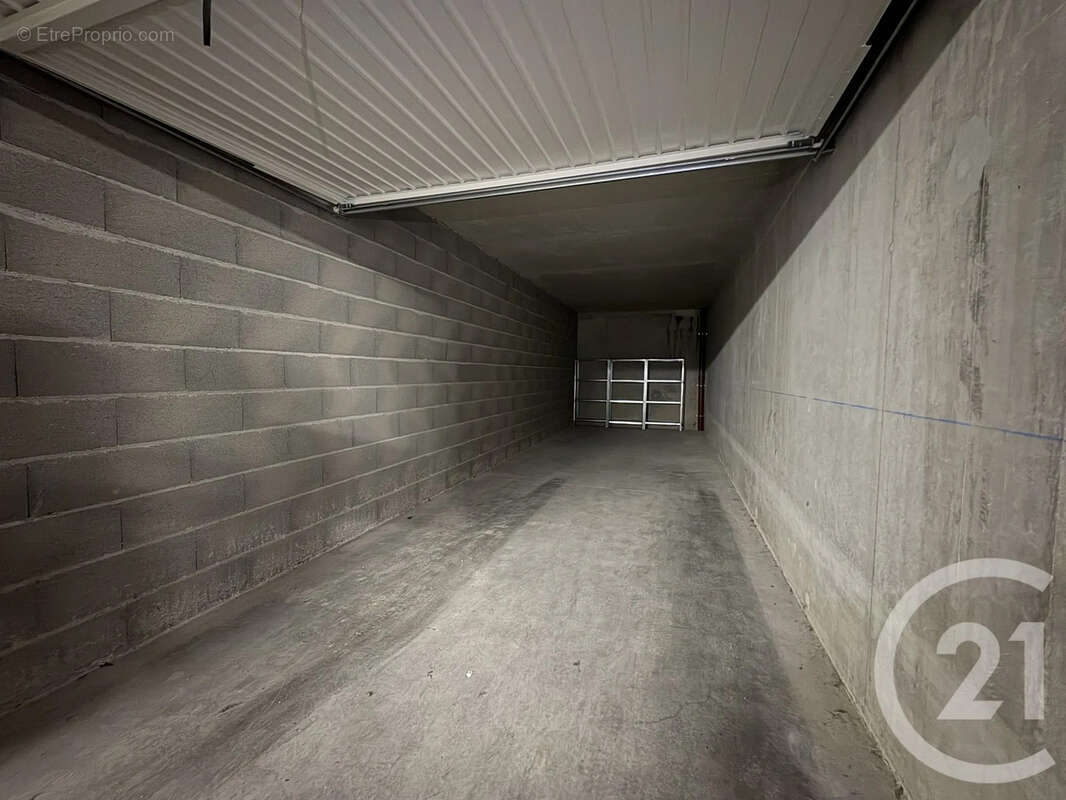 Parking à LYON-9E