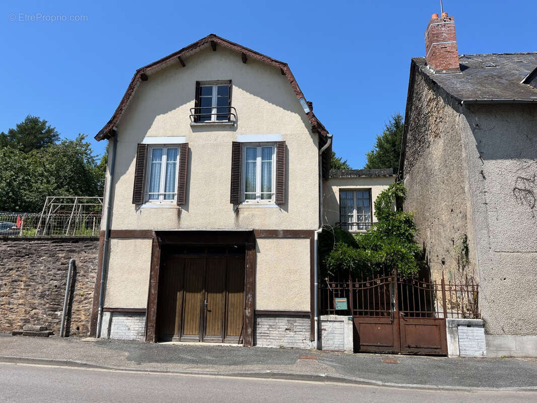 Coussac Bonneval Proche commerces, maison 5 pièces à rénover, garage et jardin. - photo 25