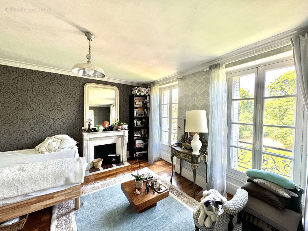 Appartement à CHARENTON-LE-PONT