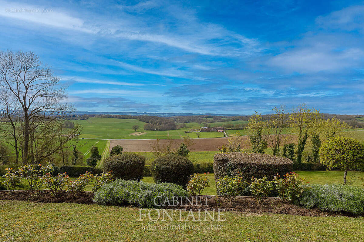 Maison à LE MONT-SAINT-ADRIEN