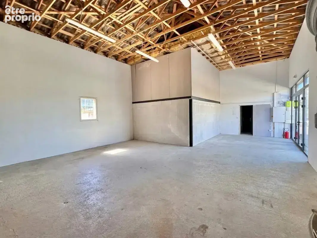 Ensemble immobilier de caractère à Malaucène : grande habitation de charme, hangar et dépendances professionnelles - photo 26