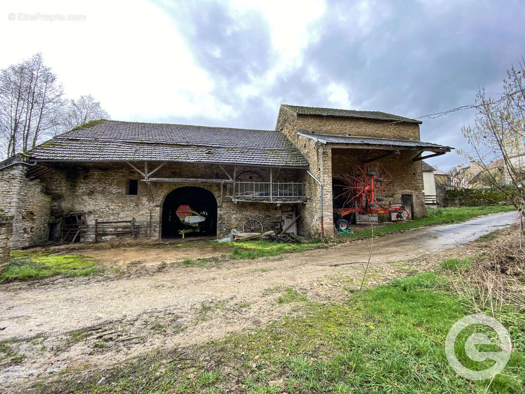 Maison à FONTENAY-PRES-VEZELAY