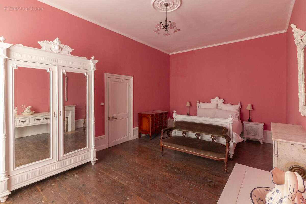 Maison à CHATEAUNEUF-SUR-CHARENTE