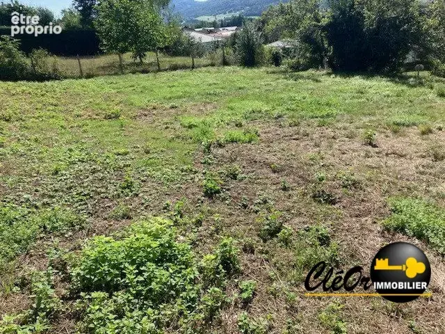Terrain à SAINT-MARTIN-DU-FRENE