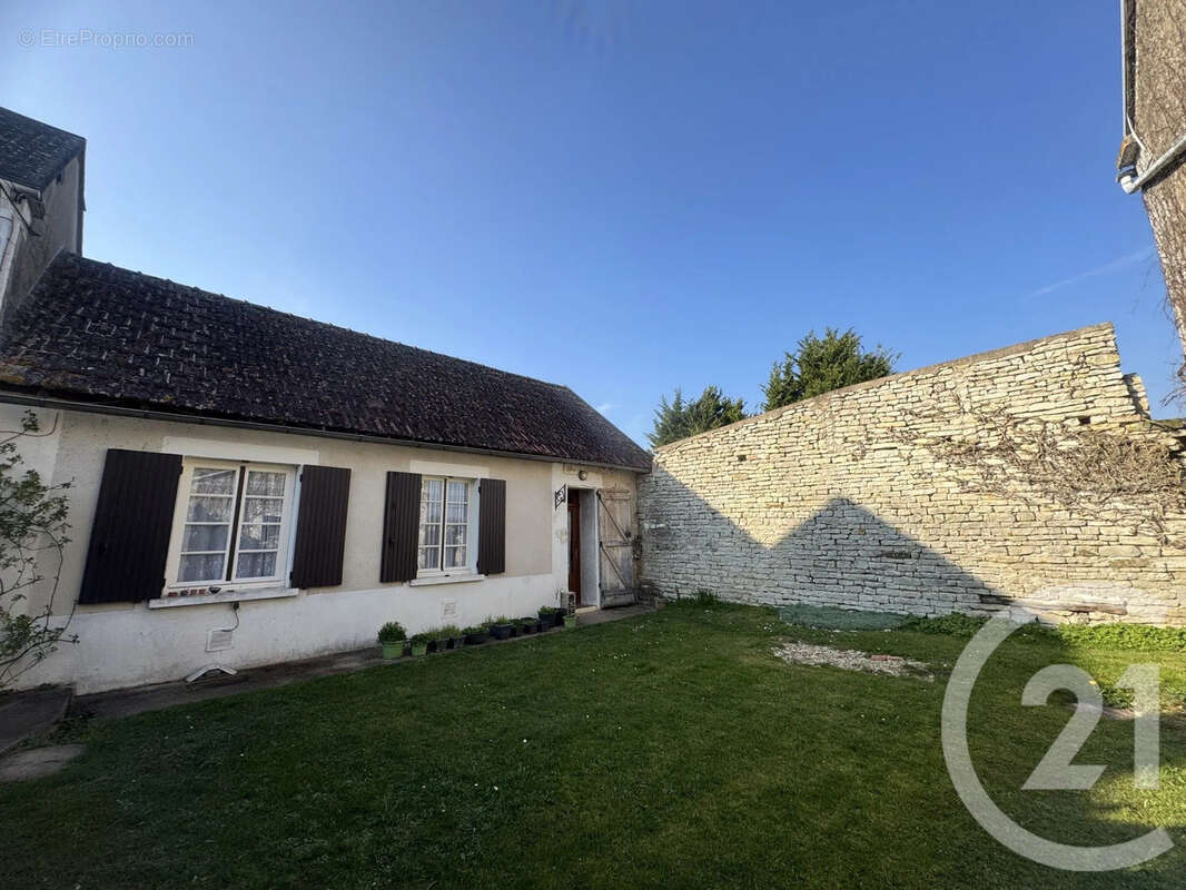 Maison à SOUGERES-EN-PUISAYE