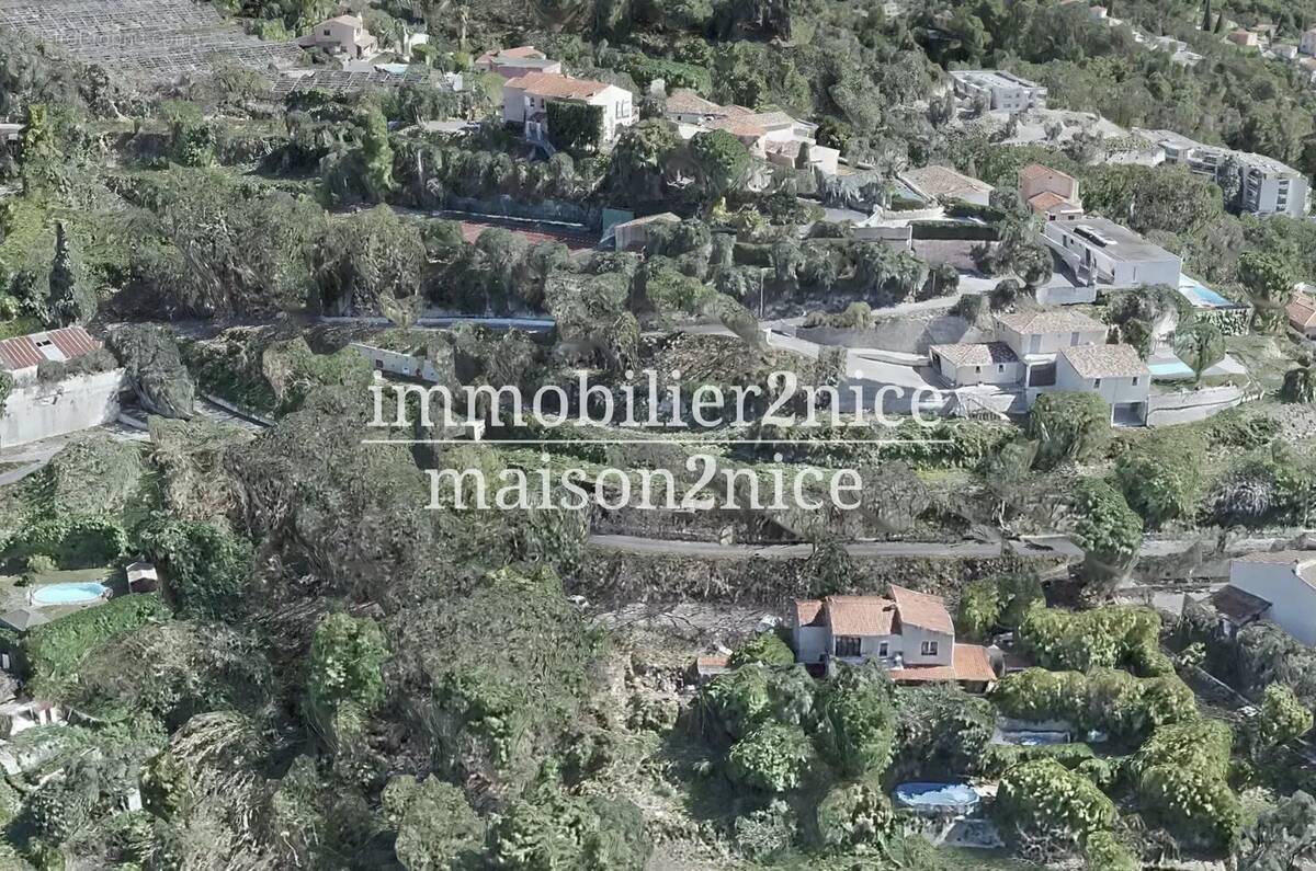 Terrain à NICE