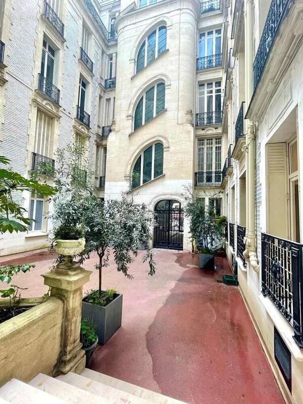 Appartement à PARIS-8E