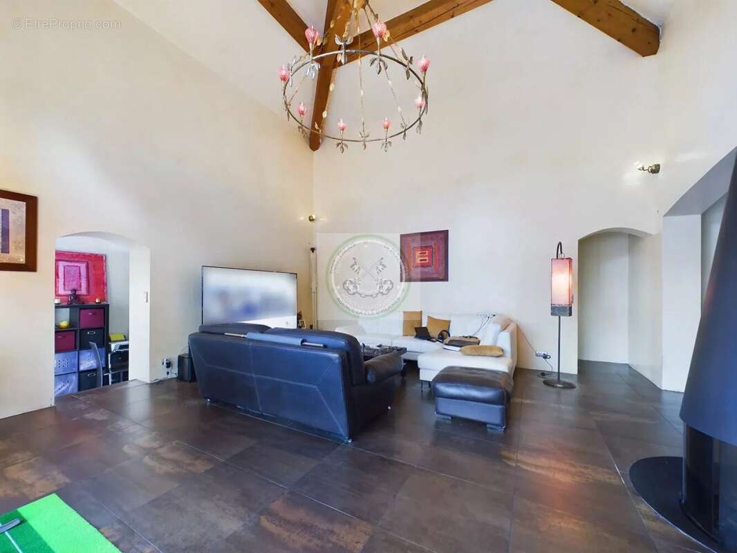 Maison à ROQUEBRUNE-SUR-ARGENS