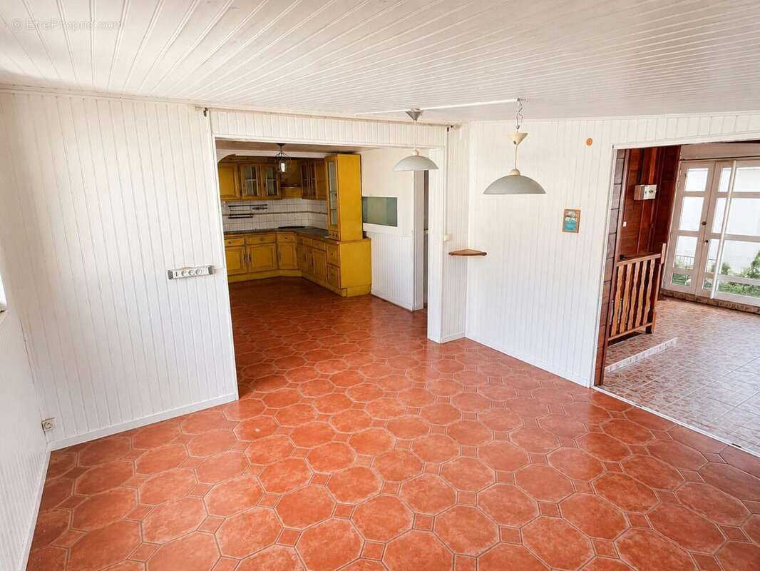 Maison 110 m² à Sainte-Suzanne  - photo 9