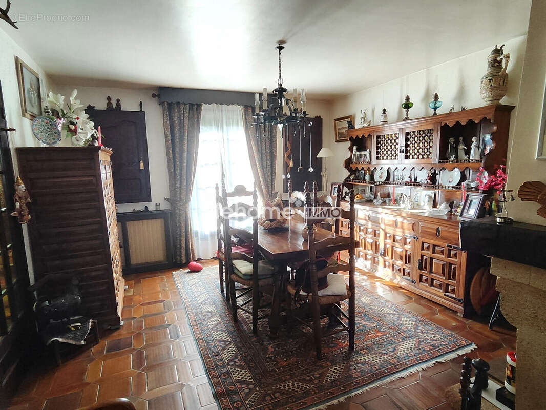 Maison 253 m² à Chateauroux  - photo 2