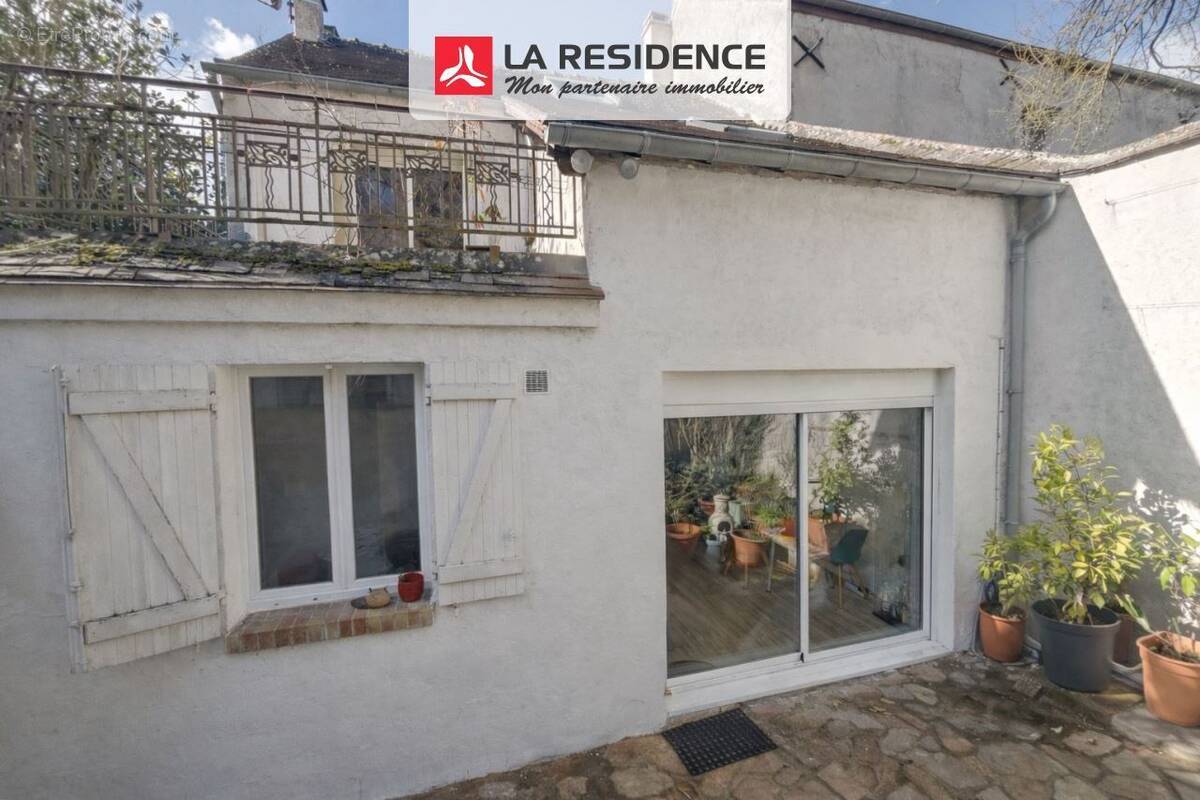 Maison à NEAUPHLE-LE-CHATEAU