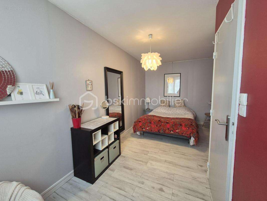 Appartement à COURCOURONNES