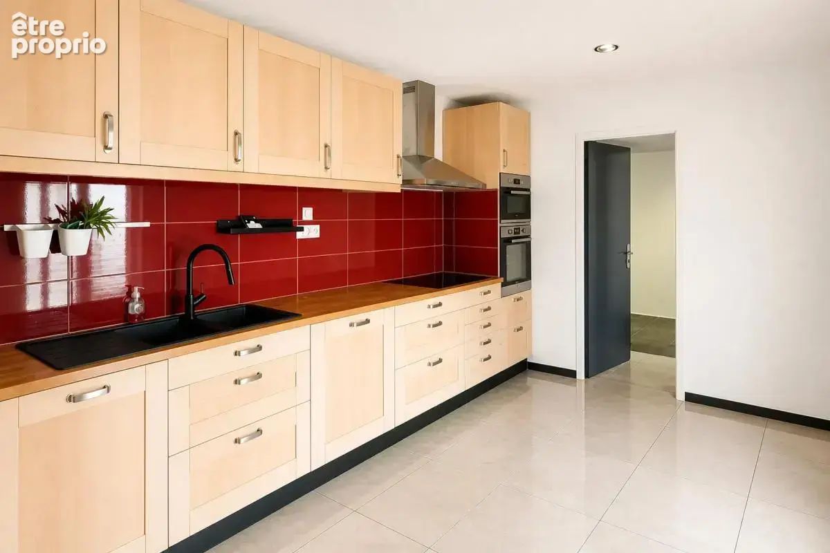 Maison de 6 pièces de 130 m² à Lapeyrouse-Mornay - photo 8