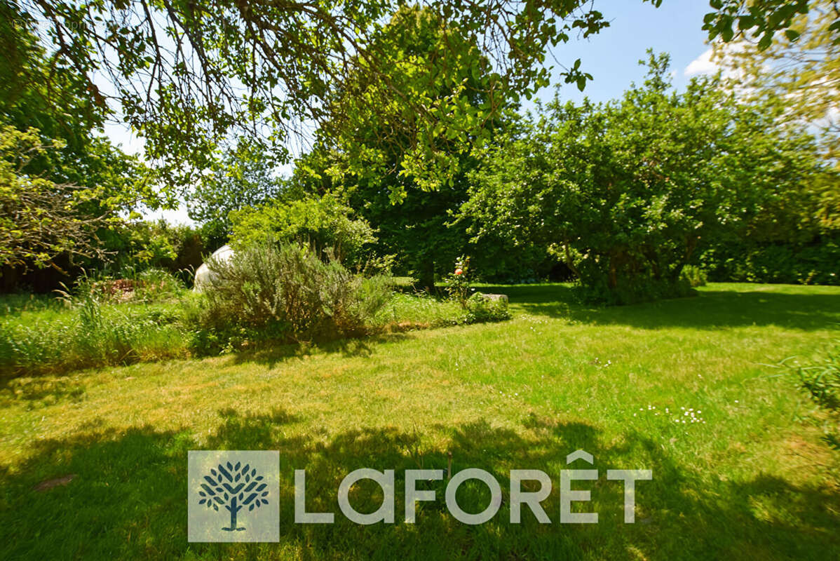 Maison à SAINT-GENIS-DE-SAINTONGE