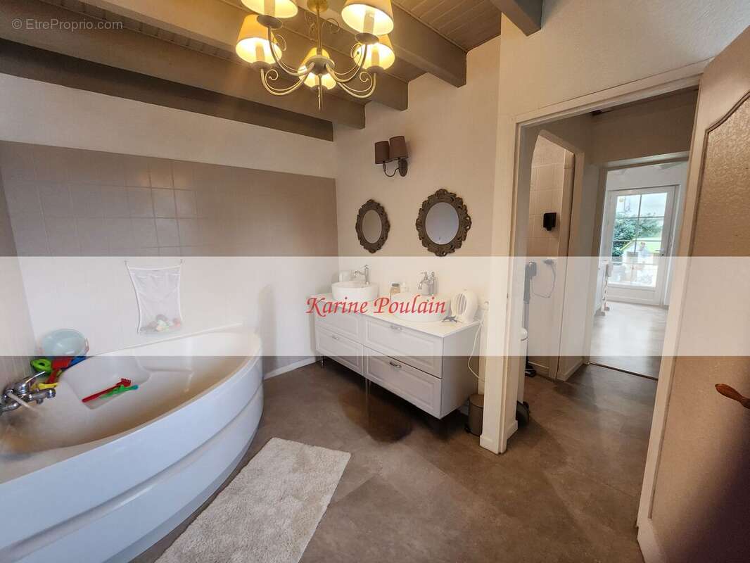 Maison à AMBARES-ET-LAGRAVE