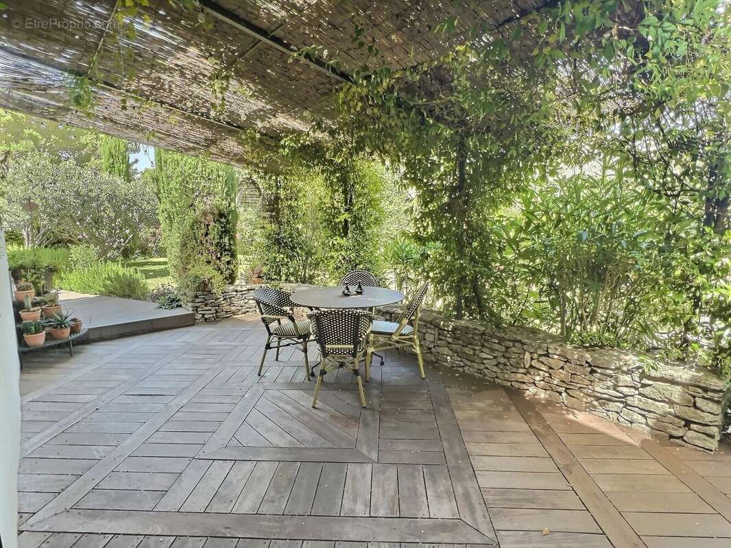 Maison 171 m² à Taillades  - photo 4