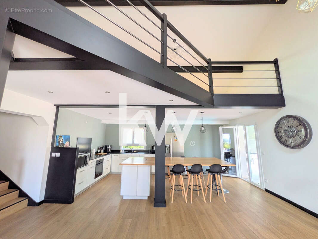 Maison 113 m² à Saint-Etienne  - photo 2