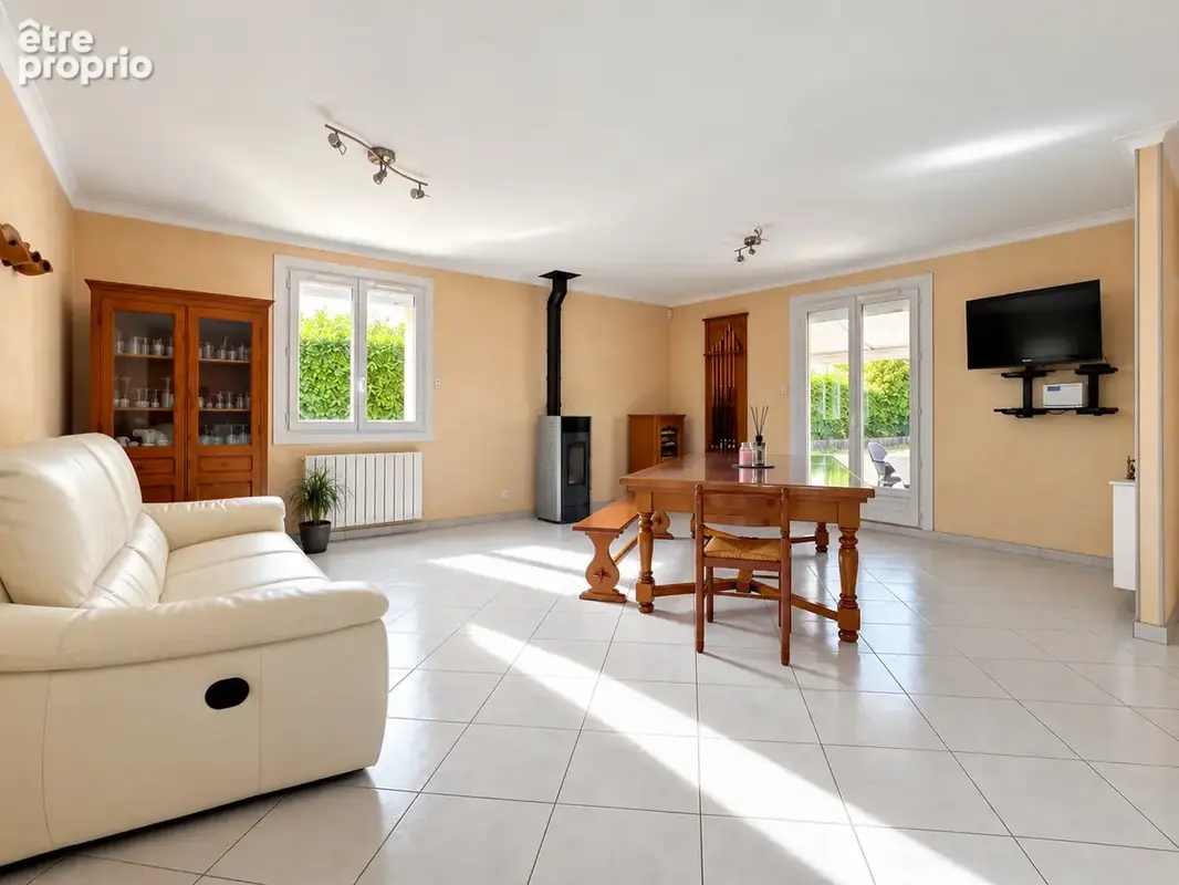 Sainte-euphémie   plain-pied   3 chambres   terrain 1 065 m2 - photo 3